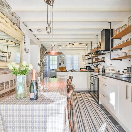 A Superb Bijou Retreat With Jacuzzi Near An Excellent Village Pub Yelverton Exterior photo